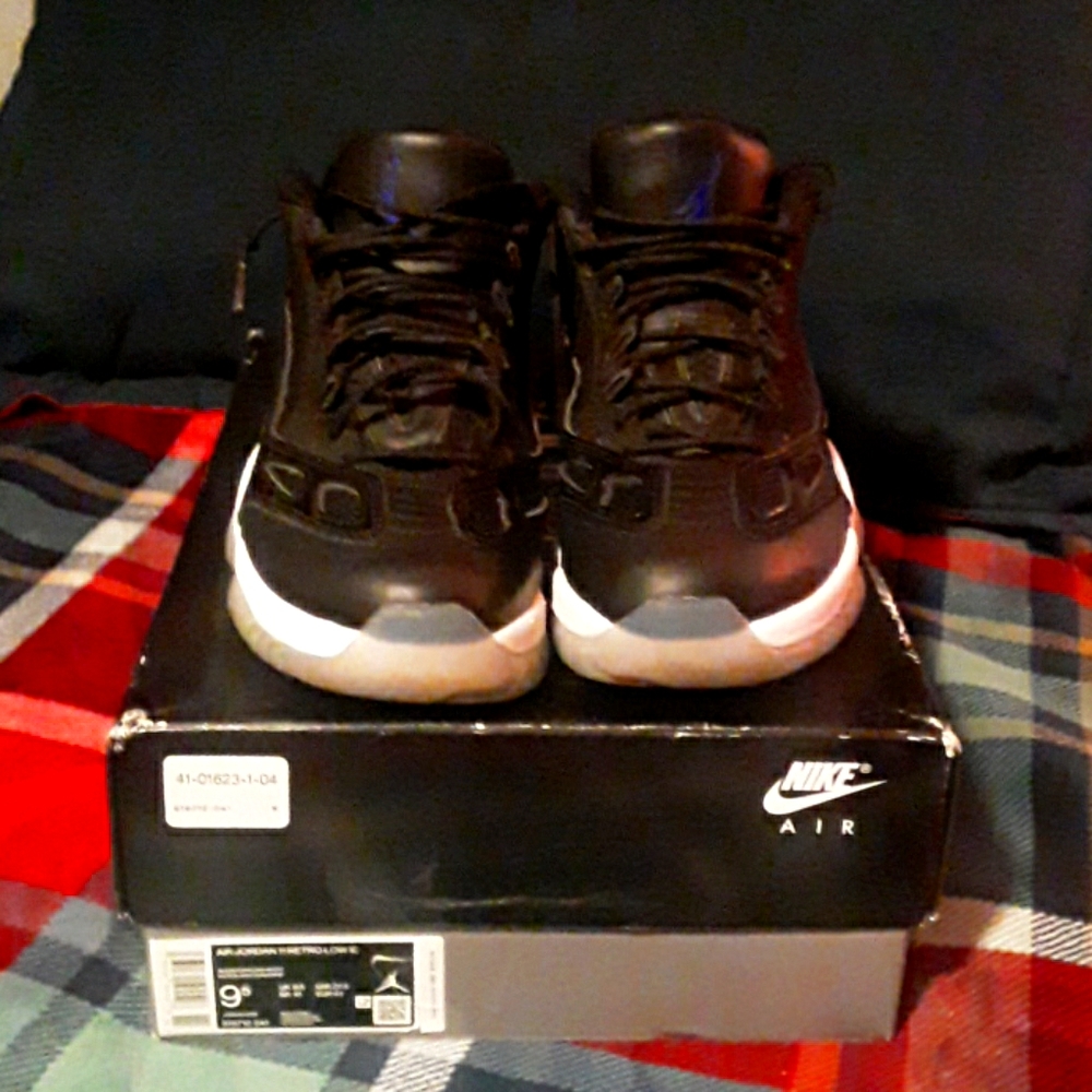 AIR JORDAN RETRO LOW IE (Space jam)